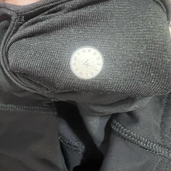 Size 4 Lululemon leggings - Picture 4 of 4